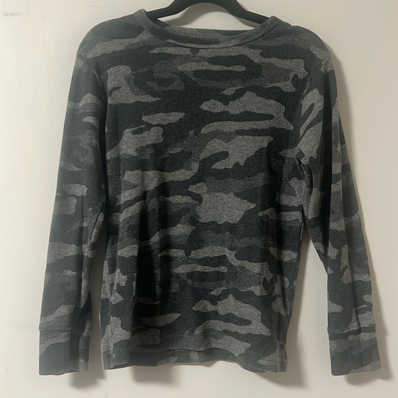 Children’s place Boys S(5/6) gray camo waffle longsleeve tee, EUC, has name in - Picture 1 of 5